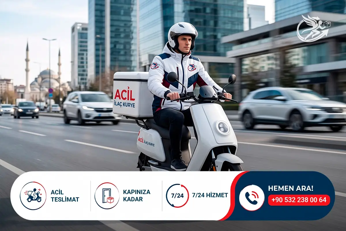 İstanbul trafiğinde, şehir içi hızlı ve güvenli paket teslimatı gerçekleştiren Acil İlaç Kurye motosikletli sürücüsü; 7/24 hizmet odaklı lojistik teslimat görseli.